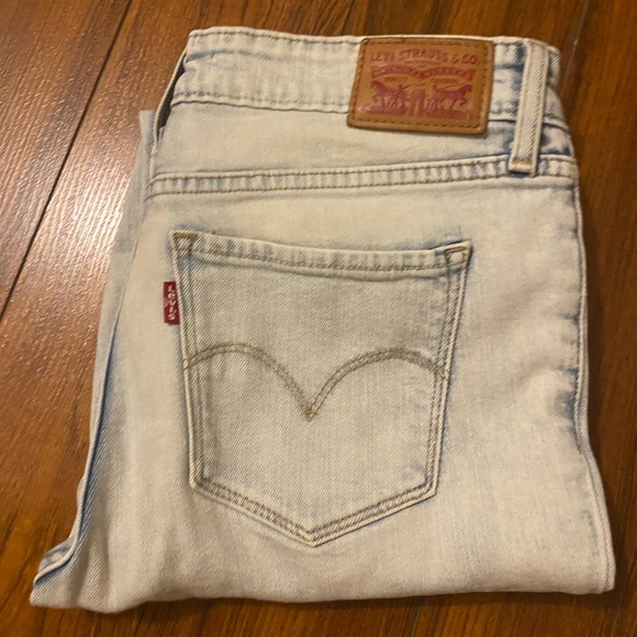 Light wasted Levi’s - Picture 1 of 3